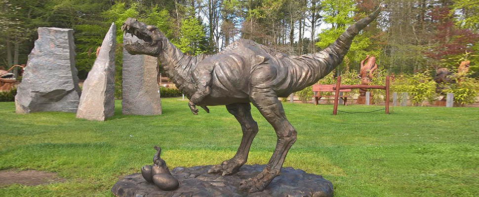 Владимирский скульптор изваял бетонного динозавра в Дании