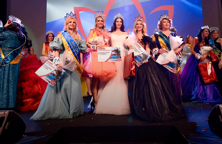 Кому достались шикарные короны и титулы на конкурсе красоты «Мисс и Миссис Владимирская земля — 2024»?