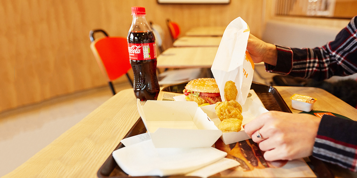 Бургер с майонезом и последняя оригинальная Coca-Cola: пробуем обед во владимирской «Вкусноточке»