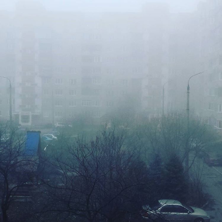 Во Владимире вот уже несколько дней подряд стоит туман. Мы собрали 10 самых интересных фотографий, которые сделали в эту погоду горожане