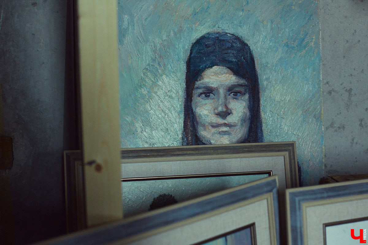 Дарья Иванилова — портретист. Она считывает людей и переводит их глубину в цвет, объем и композицию. Становление художника — путь, который не приводит в определенный пункт назначения, и его нюансы девушка разъяснила в большом интервью для «Ключ-Медиа».