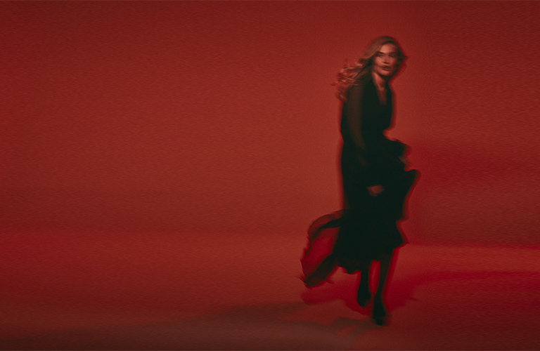 Свет и драма. Новый кампейн дизайнера из Вязников в духе «великого и ужасного» Дэвида Линча