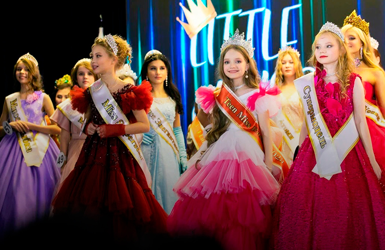 Юные красотки из Владимирской области привезли роскошные короны и титулы с конкурса Miss Little World
