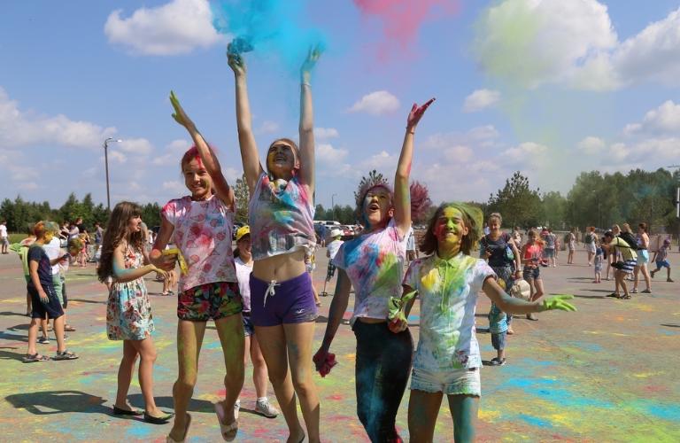 «Краски Холи»: Раскрасьте мир всеми цветами!