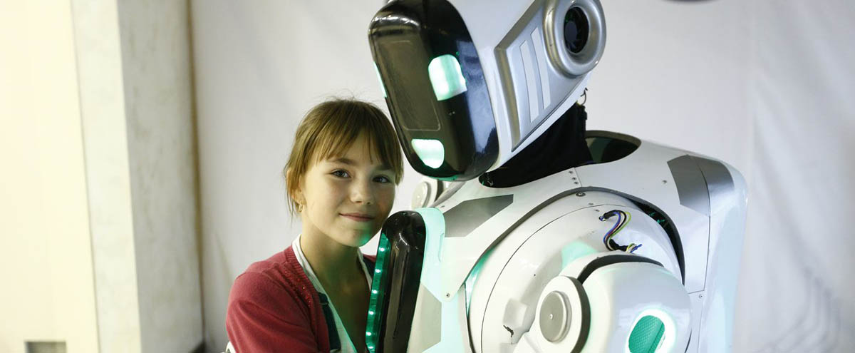 Знакомимся с роботами будущего в торговом центре «Крейсер»