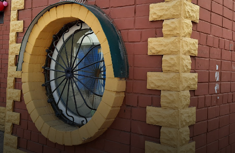 Владимир в иллюминаторах: угадайте, где стоят здания с круглыми окнами