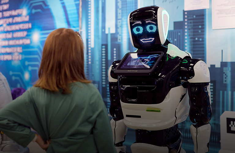 Робозоопарк с говорящим андроидом, или Пятьдесят роботов со всего мира на выставке во Владимире