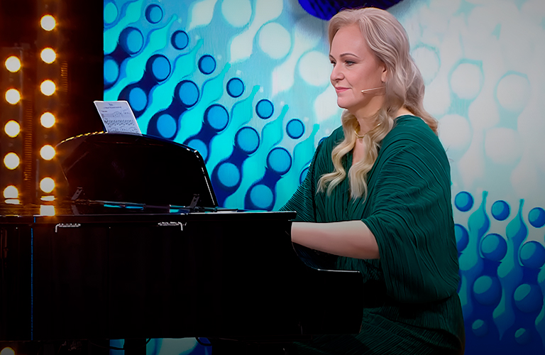 Учительница сольфеджио очаровала жениха и Ларису Гузееву на шоу «Давай поженимся»