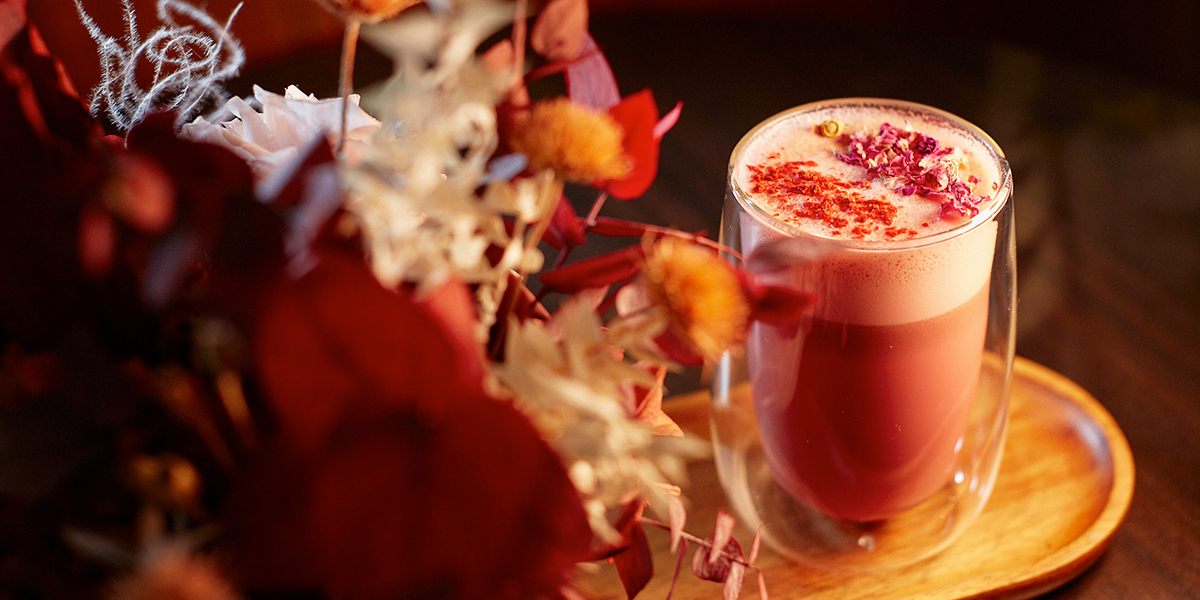 ПП-какао и латте с лепестками роз — предновогодние авторские напитки от «Венской кофейни»