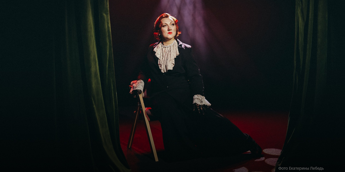 «Выход в свет». Владимирская Марлен Дитрих и другие звезды снялись в роскошном интерьере зала ВОДРИ 