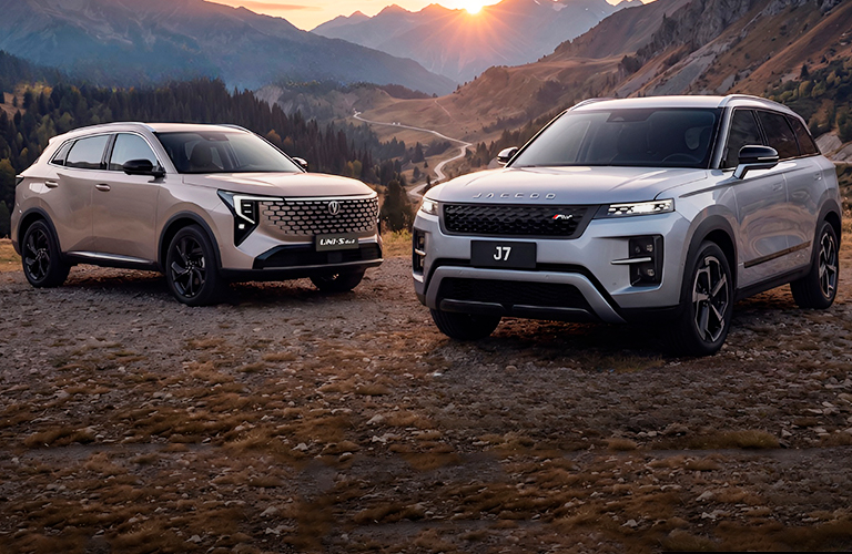 JAECOO J7 против Changan UNI-S: в чем разница и что выбрать