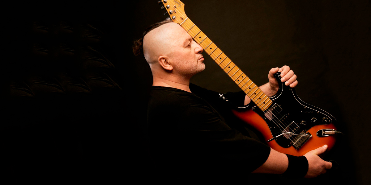 Поиграем в декаданс? Вадим Самойлов споет во Владимире культовые хиты «Агаты Кристи»