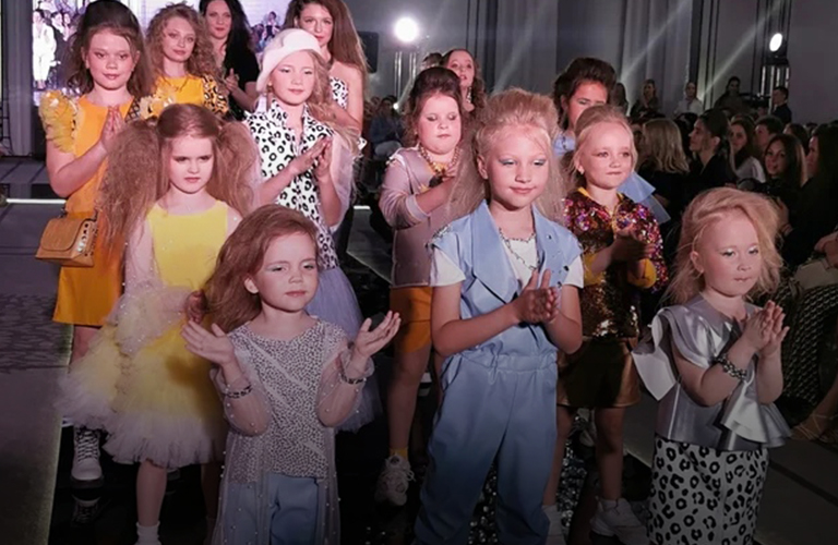 Владимирские дети-модели «петляли» по подиуму на Неделе моды в Казани