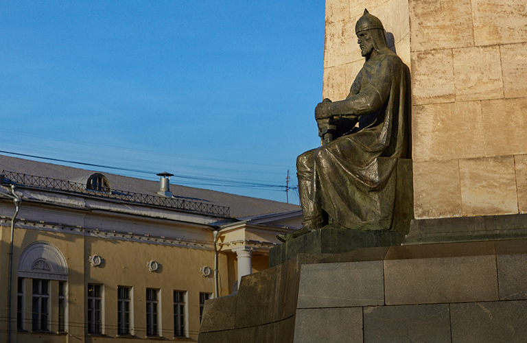 Во Владимире планируют отреставрировать монумент на Соборной площади и мемориал на улице 10 лет Октября