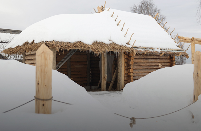 Изба без гвоздей: в Суздале возводят точную копию жилища бедного крестьянина XIX века
