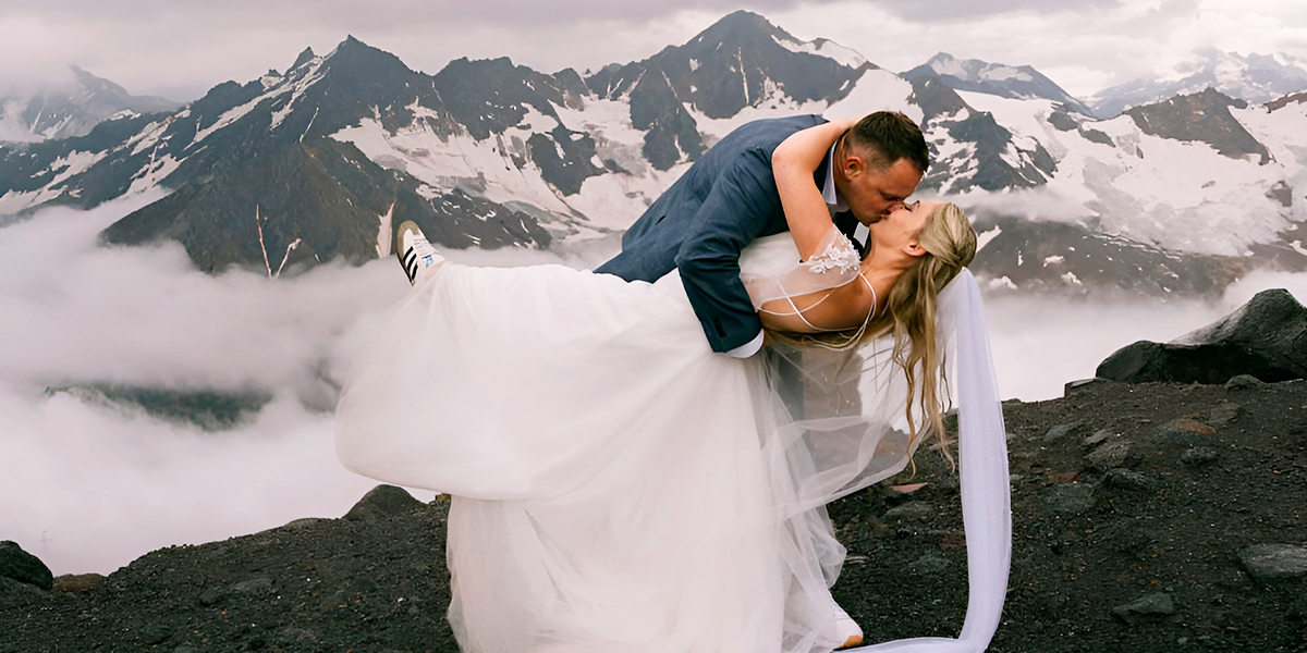 Расписались на Эльбрусе! Свадьба молодоженов из Коврова может попасть в Книгу рекордов России