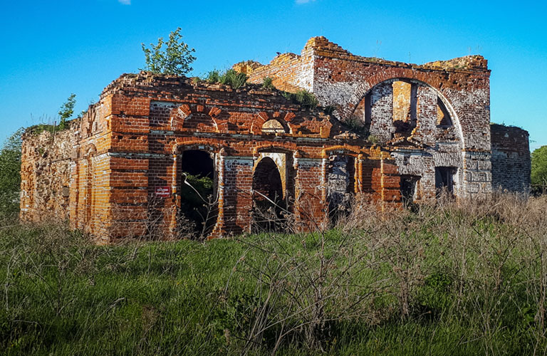 Живописные окрестности Суздаля: Заброшенный храм в селе Яновец