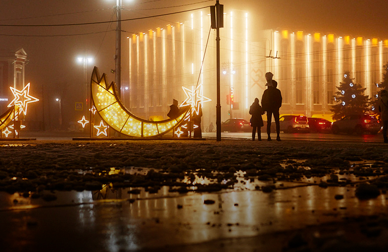 Сверкающие огни нарядного города: фоторепортаж с улиц Владимира, готового к встрече Нового года