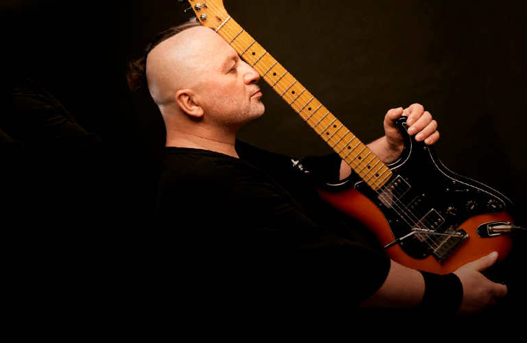 Поиграем в декаданс? Вадим Самойлов споет во Владимире культовые хиты «Агаты Кристи»