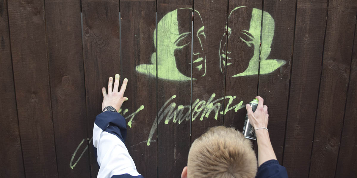 Монро, Дали и еще один «Брат»: новые граффити в стиле трафарет