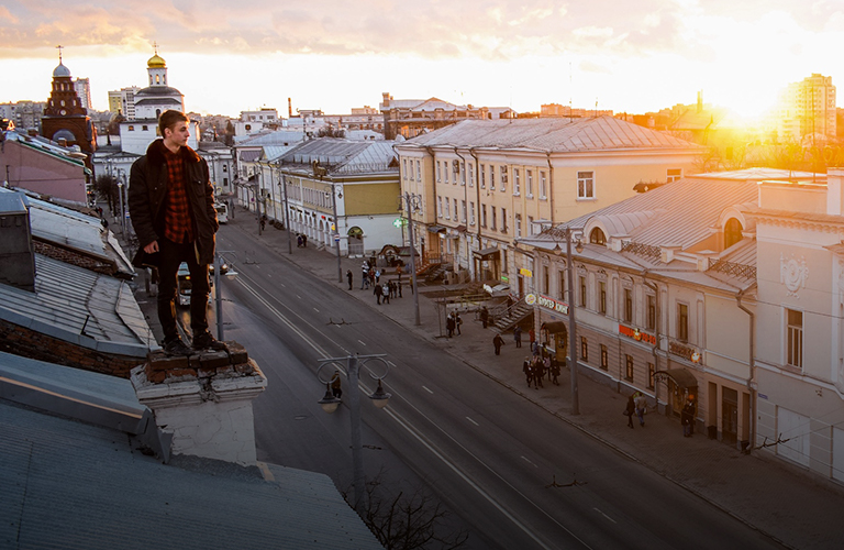 Прогулки по крышам в центре Владимира: индустриальный туризм или нелегальный руфинг?
