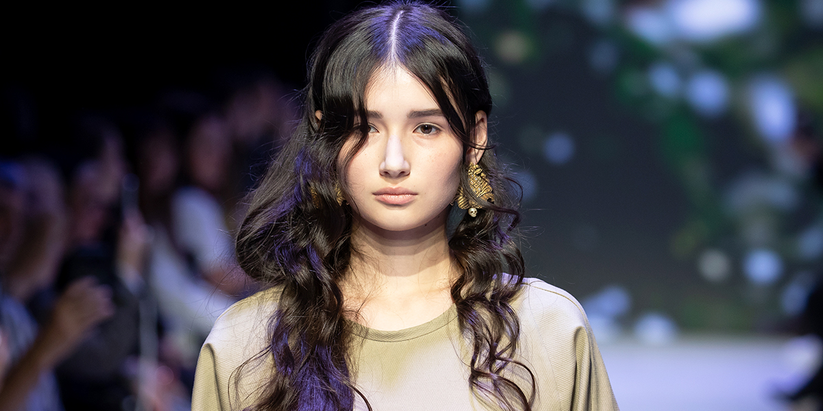 Серьги-ананасы, ожерелок, кольцо-лунник. Украшения ювелира из Мурома на Московской неделе моды