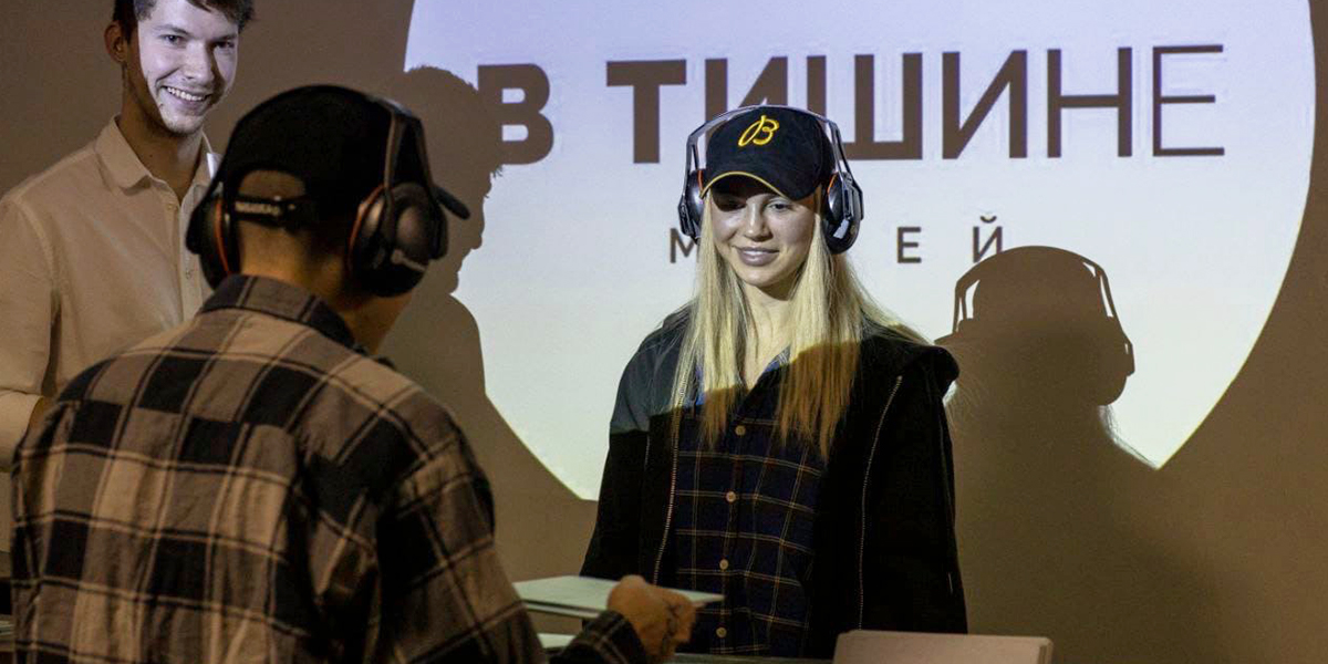 Жительница Владимира открыла первый в России музей, погружающий в мир без звуков