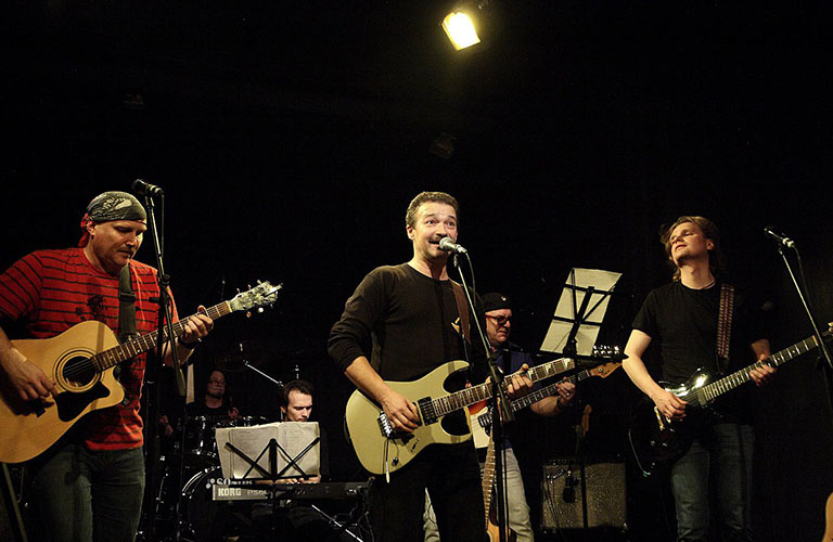 Слушаем «Бесконечную историю» и подпеваем