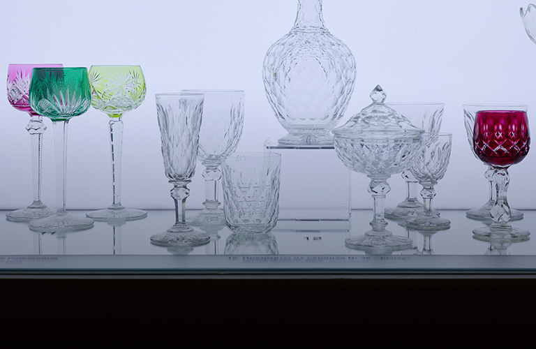 Рюмки-флейты и сервиз для президента Франции. Во Владимире открыли выставку посуды для питья