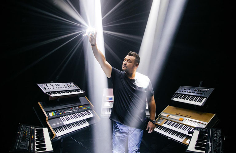 Грандиозное шоу «Руки вверх»