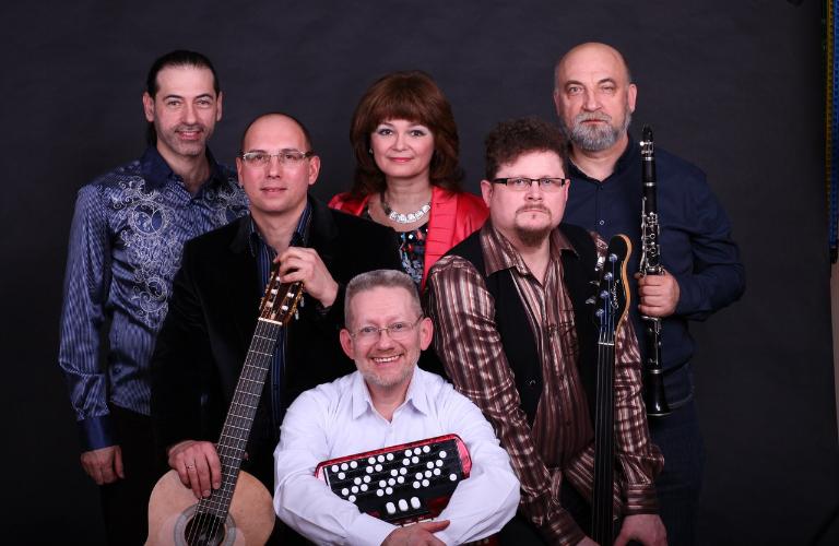 Погружаемся в пучину песен о море с проектом «Бард-Вагон»