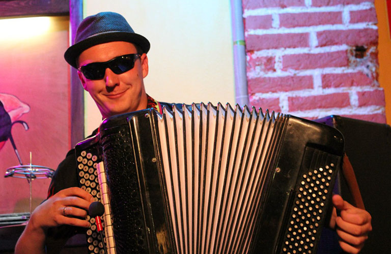 «Bum Shakers»: Хиты в стиле russian surf folk