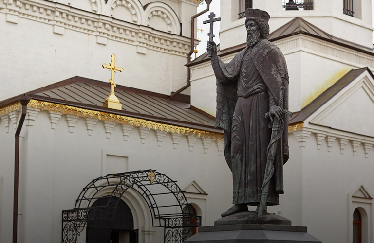 Княжеская битва, или Семь вопросов о «венценосных» памятниках Владимира