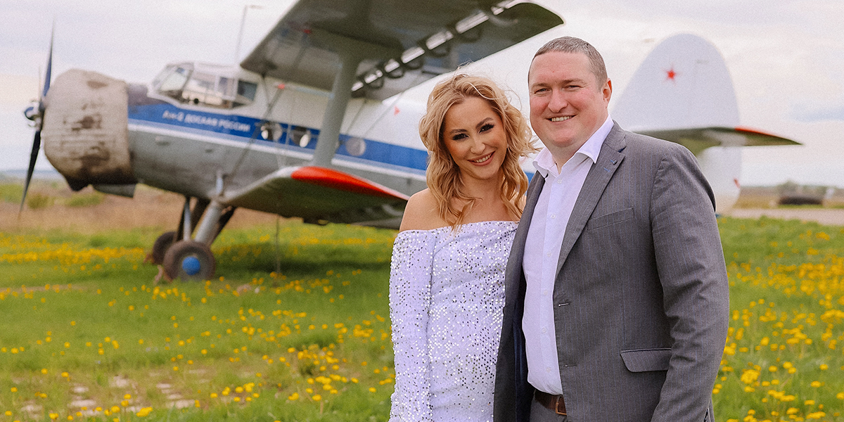 Гендер-пати на высоте! Пара из Гусь-Хрустального узнала пол будущего ребенка по цветному шлейфу в небе