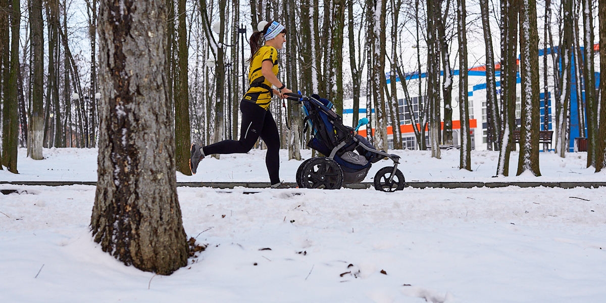 Бег с детской коляской: спортивный тренд от владимирской мамочки