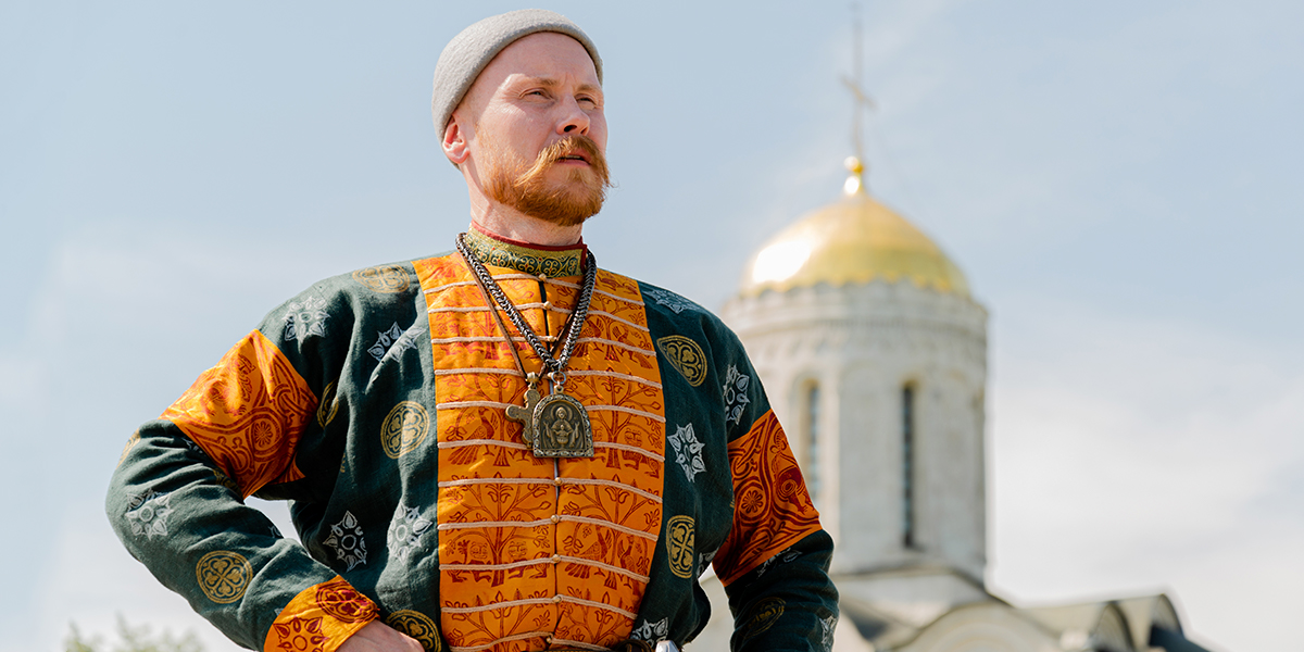 Воевода княжеской дружины и девица из древнерусского фэнтези: фотоистории в стиле прошлого