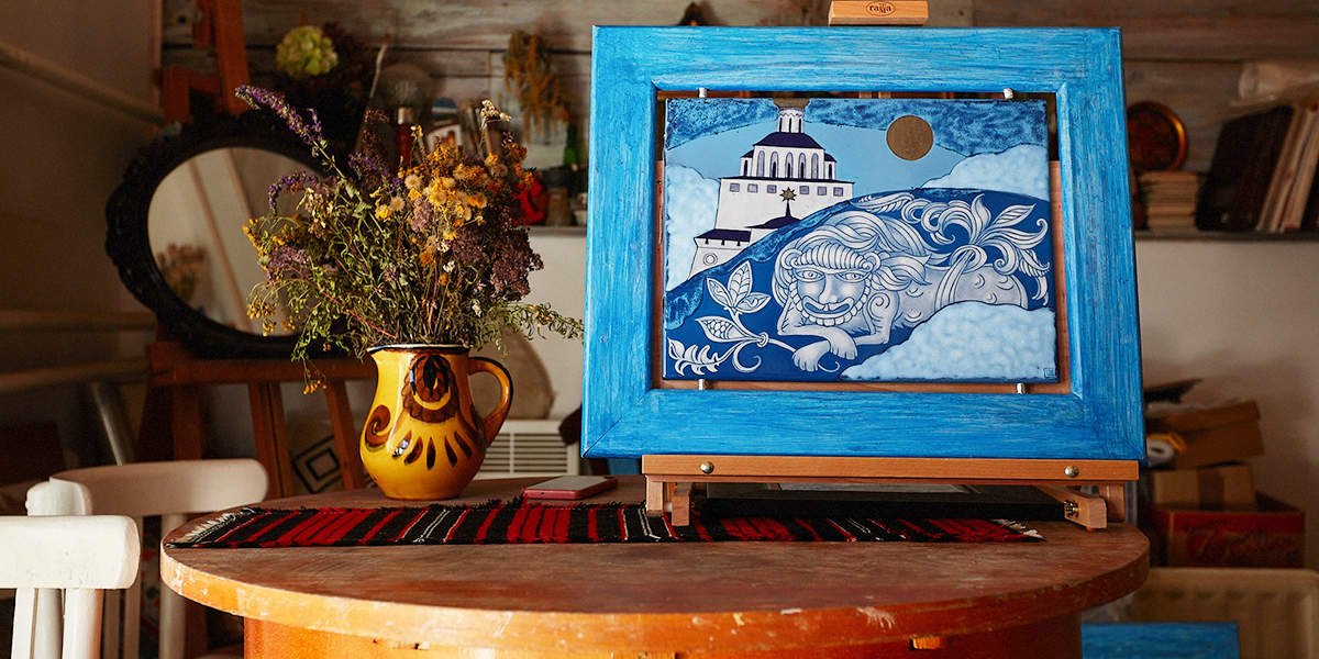 Художник-эмальер с мировым именем создает уникальные работы с памятниками белокаменного зодчества