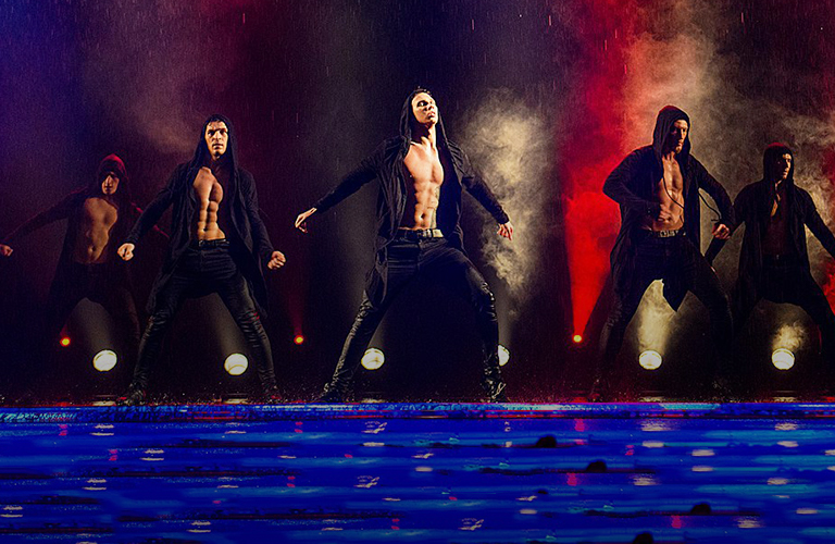 Владимирцам продемонстрируют огненную страсть на шоу под дождем «Мужчина vs женщина» 