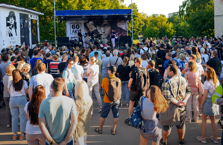 Цой жив. Жители Владимирской области организовали концерты к 60-летию рок-звезды