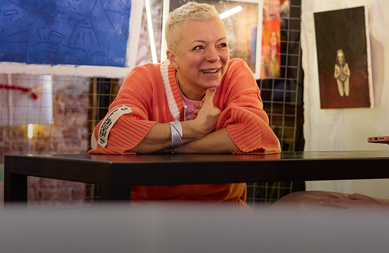 Розовая шуба и никакого отчества! Анастасия Вавилова ломает стереотипы о жизни после 50