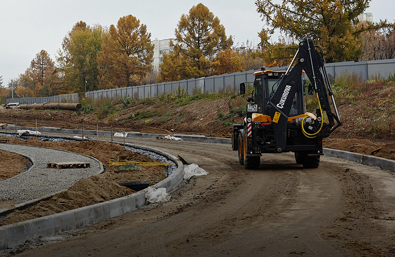 Как продвигается возведение дорог в черте Старых садов? Гуляем по стройке за высоким забором 