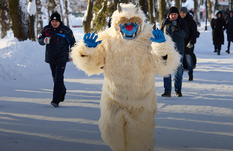 Конь в пальто, йети и синий тигр Дерпи — нестандартные образы карнавального забега во Владимире