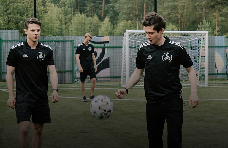 На школьном дворе в Гусь-Хрустальном открылось футбольное поле от Adidas и Юрия Дудя