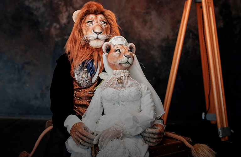 Когда жених — лев, а невеста — львица! Художница из Владимира создала кукольных зверей в подарок молодоженам
