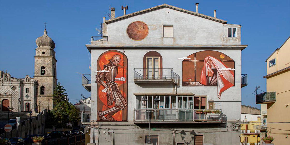 «Солнце» и «Чаша искупления» владимирского художника украсили фасады зданий в Италии