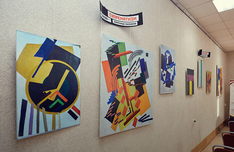 Цветные коллажи «заумных наклеек» авангардной владимирской художницы Ольги Розановой