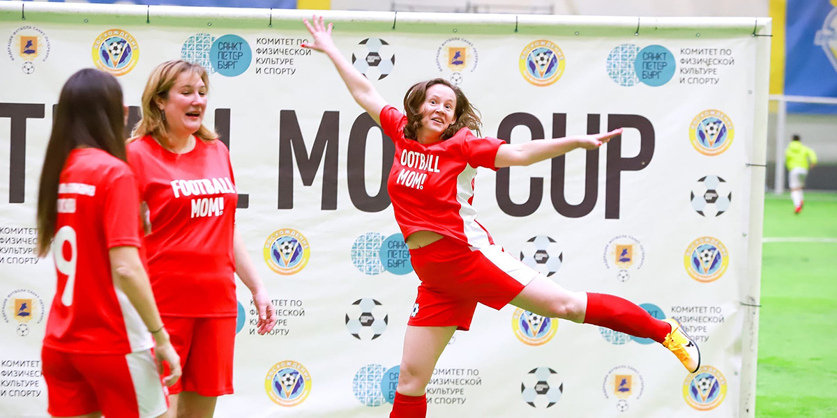 Мамы играют в футбол. Женская сборная из Владимира приняла участие в «FOOTBALL MOM CUP 2022»