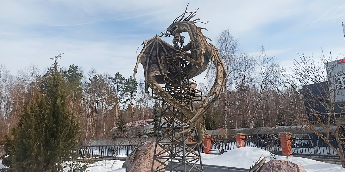 От металлического дракона до истукана: топ-7 самых необычных и масштабных арт-объектов 33-го региона