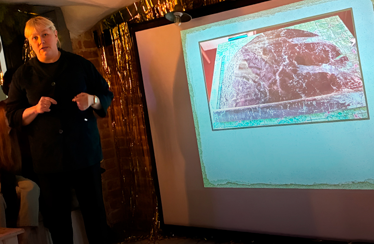 От иконы до плафона: во Владимире устроили «исторический стендап», посвященный приключениям вещей