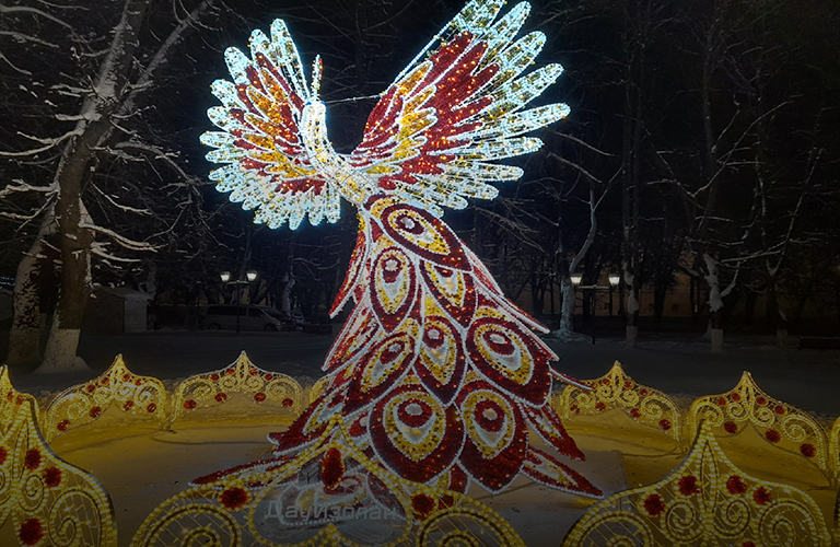 В городе установили «Жар-птицу» и открыли Рождественскую ярмарку! Гид по новогодним событиям